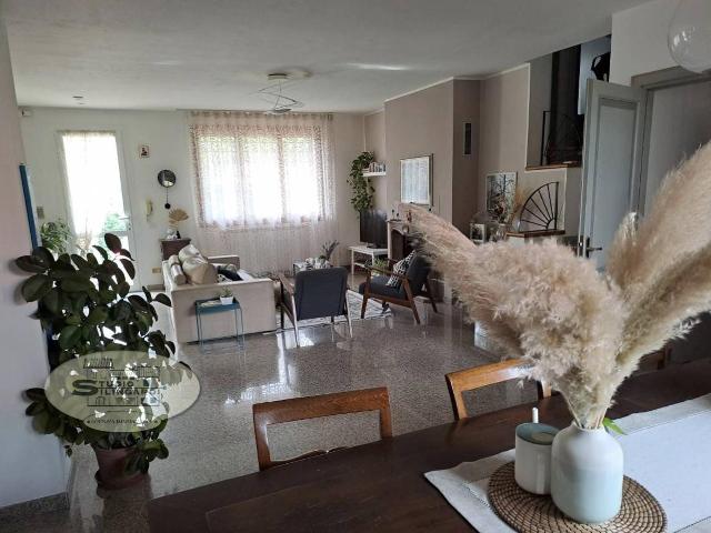 Villa Indipendente in vendita a Modena, Colombarone