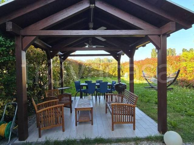 Villa Indipendente in vendita a Modena, Reggio Emilia