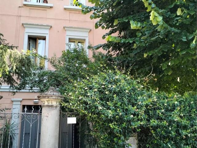 Villa Indipendente in vendita a Modena, Crocetta