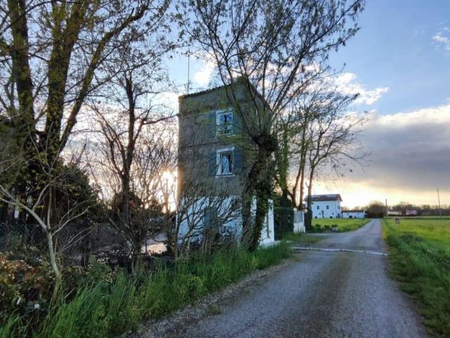 Villa Indipendente in vendita a Modena, Tre Olmi