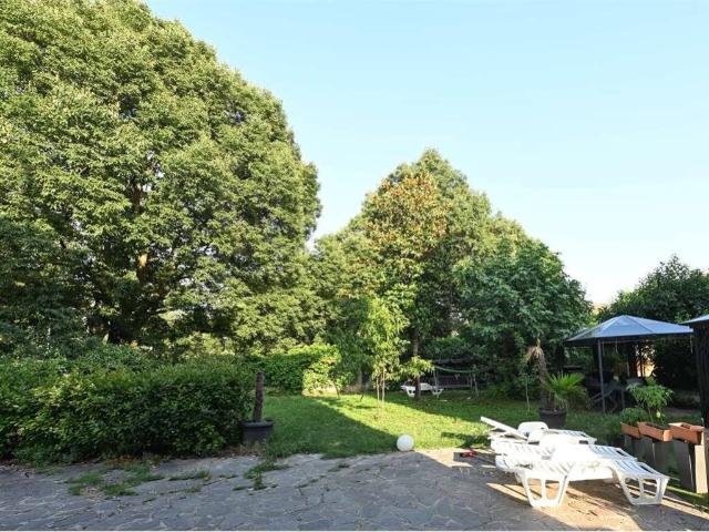 Villa Indipendente in vendita a Centro Storico, Modena