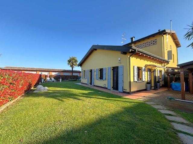 Villa Indipendente in vendita a Modena