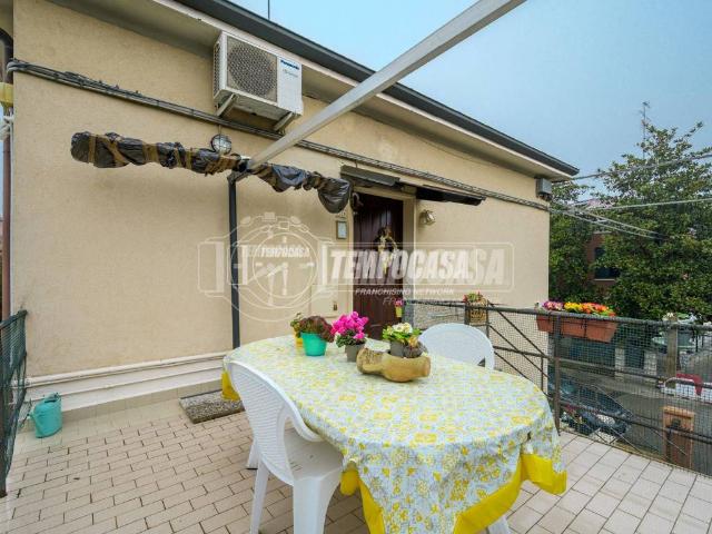 Villa Indipendente in vendita a Modena, Rotonda