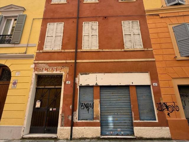 Villa Indipendente in vendita a Centro Storico, Modena