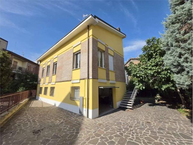 Villa Indipendente in vendita a Rosselli, Modena