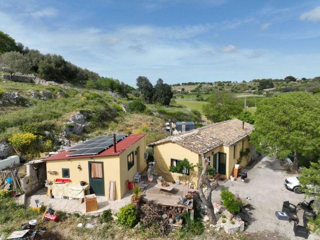 Villa Indipendente in vendita a Modica, Ragusa