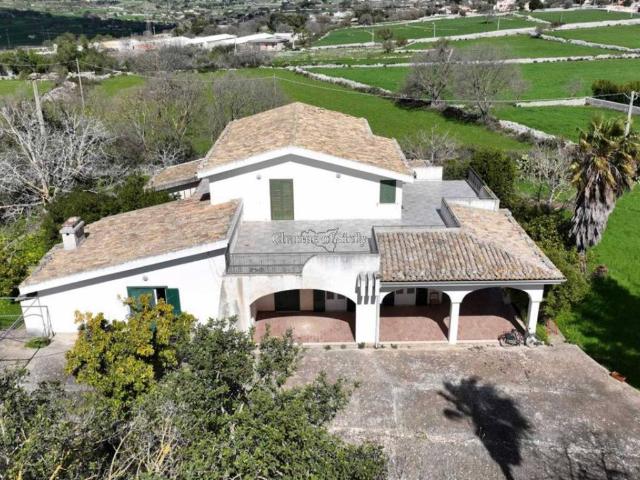 Villa Indipendente in vendita a Mauto, Marina Di Modica