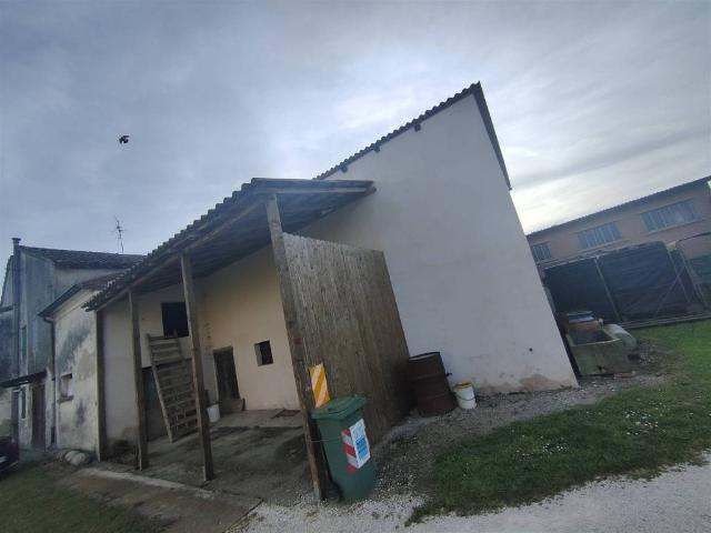 Villa Indipendente in vendita a Moglia, Lombardia