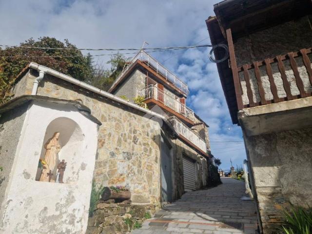 Villa Indipendente in vendita a Molini Di Triora, Liguria