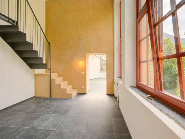 Villa Indipendente in vendita a Carate Urio, Como