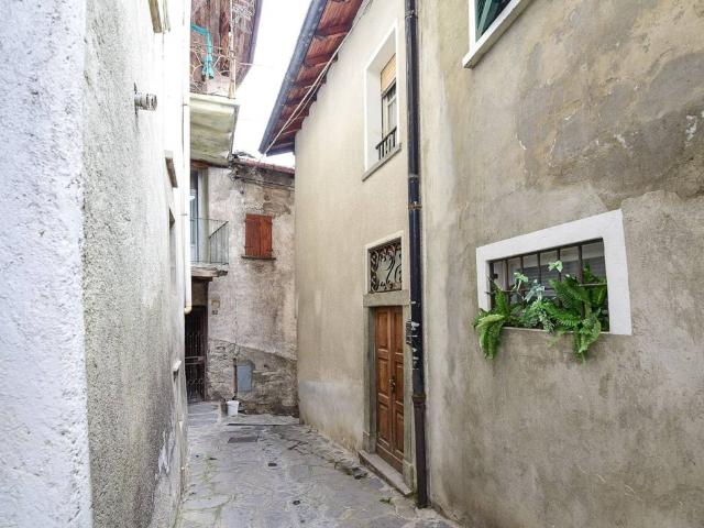 Villa Indipendente in vendita a Moltrasio, Lombardia