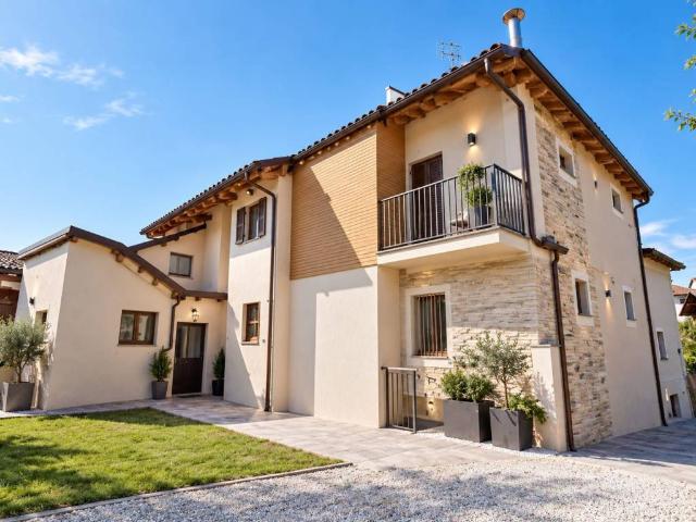 Villa Indipendente in vendita a Mombasiglio, Cuneo