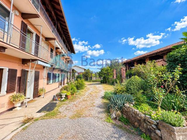 Villa Indipendente in vendita a Momo, Novara