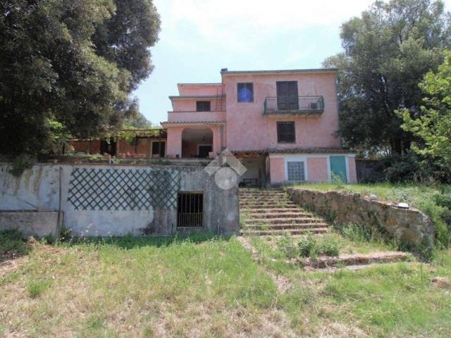 Villa Indipendente in vendita a Mompeo, Lazio
