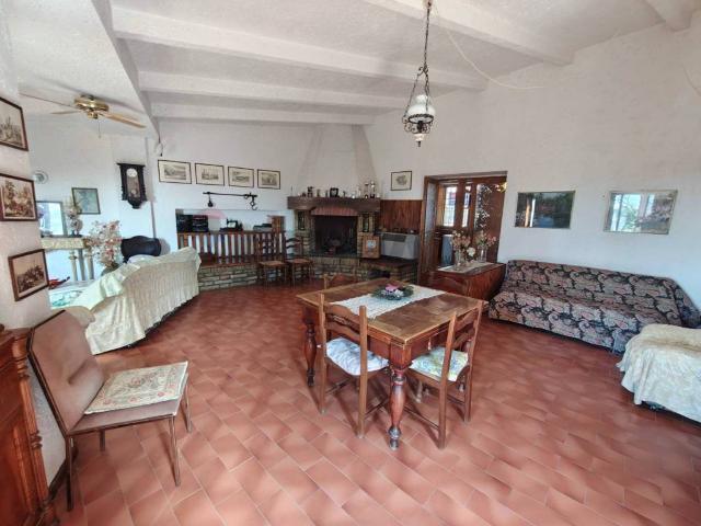 Villa Indipendente in vendita a Mondaino, Reggio Emilia
