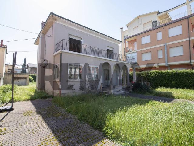 Villa Indipendente in vendita a Marche, Pesaro E Urbino