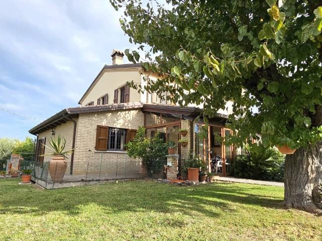 Villa Indipendente in vendita a Marche, Pesaro E Urbino