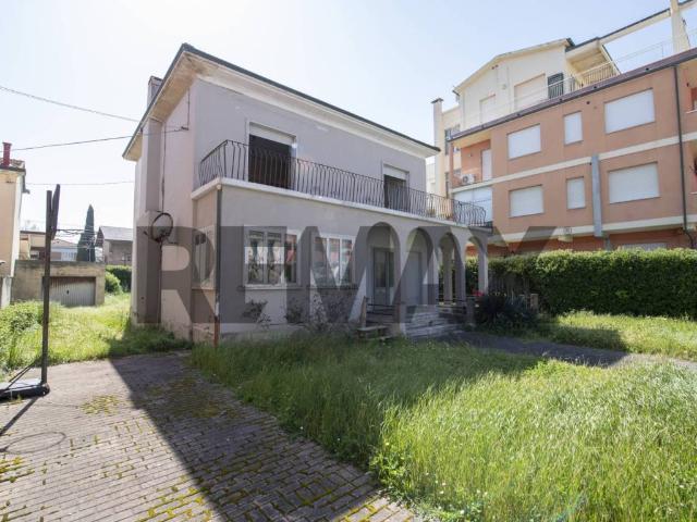 Villa Indipendente in vendita a Marche, Pesaro E Urbino