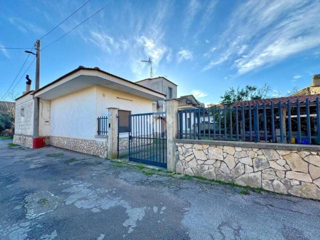 Villa Indipendente in vendita a Mondragone, Campania