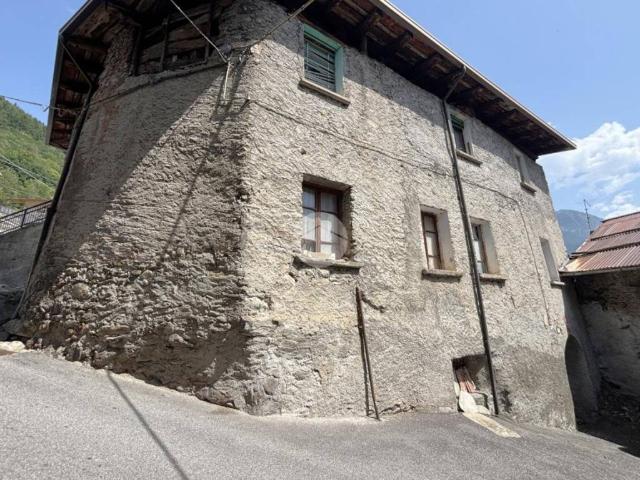 Villa Indipendente in vendita a Comunità montana della valle Camonica, Monno