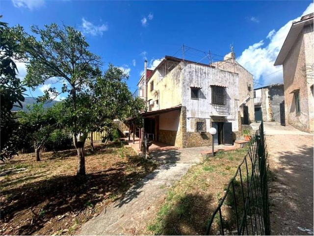 Villa Indipendente in vendita a Aquino, Monreale