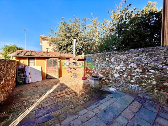 Villa Indipendente in vendita a Montevettolini, Pistoia