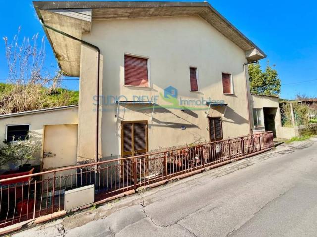 Villa Indipendente in vendita a Grotta Parlanti, Montevettolini