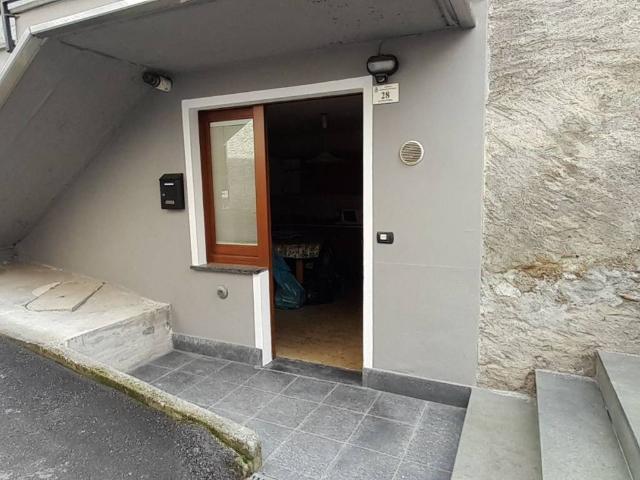 Villa Indipendente in vendita a Montagna In Valtellina, Lombardia