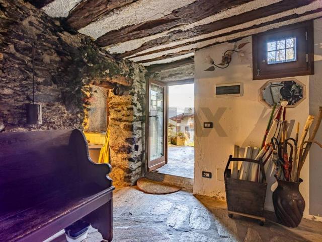 Villa Indipendente in vendita a Montagna In Valtellina, Lombardia