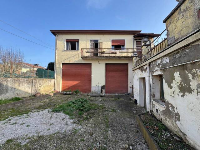 Villa Indipendente in vendita a Montagnana, Veneto