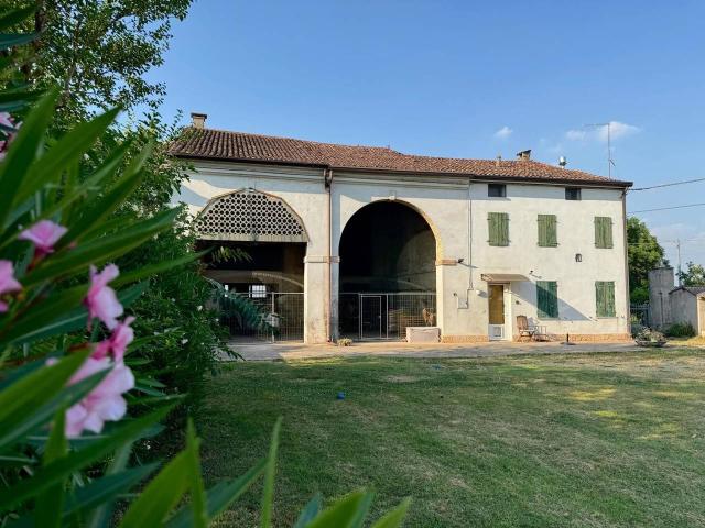 Villa Indipendente in vendita a Montagnana, Veneto