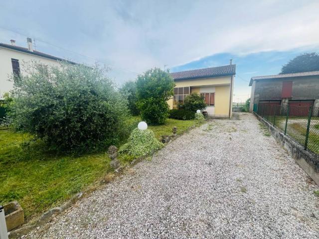 Villa Indipendente in vendita a Montagnana, Veneto