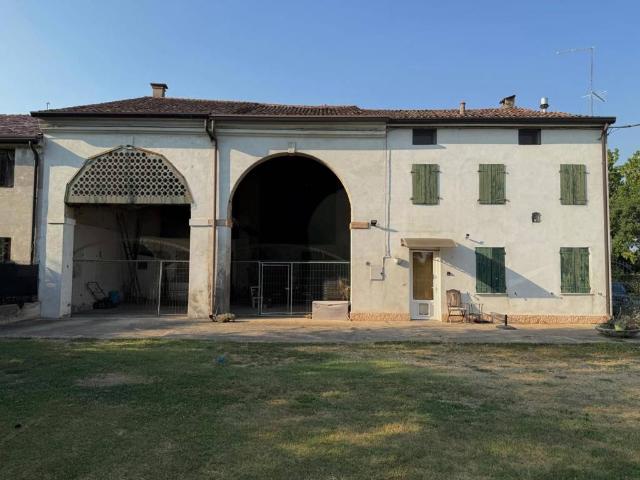 Villa Indipendente in vendita a Montagnana, Veneto