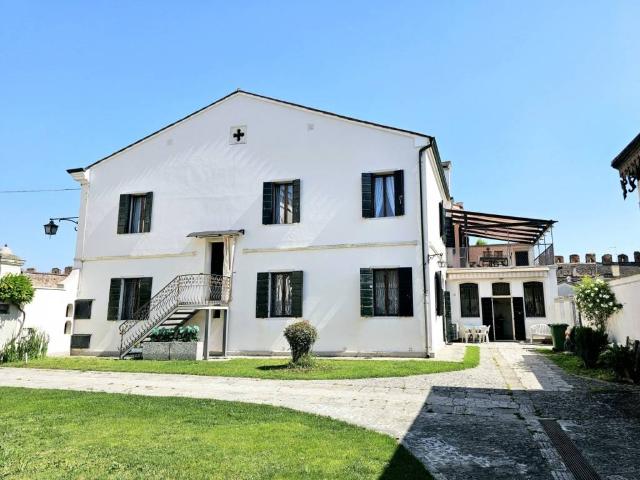 Villa Indipendente in vendita a Montagnana, Veneto