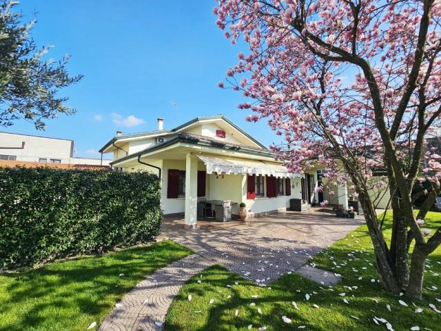 Villa Indipendente in vendita a Montagnana, Veneto