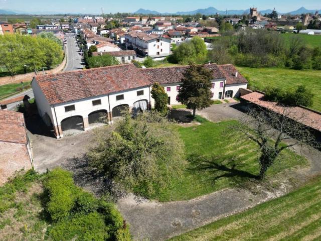 Villa Indipendente in vendita a Montagnana, Veneto