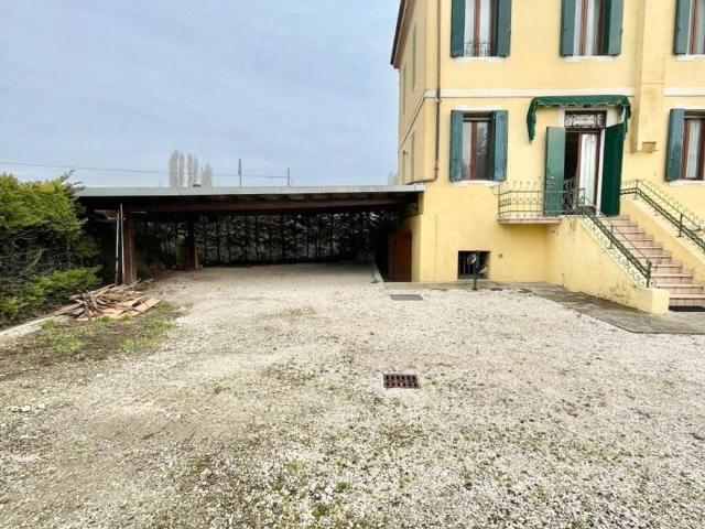 Villa Indipendente in vendita a Montagnana, Veneto