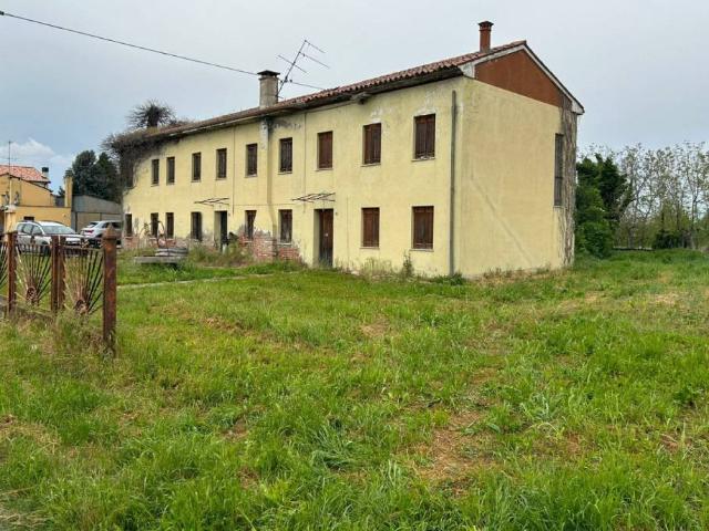 Villa Indipendente in vendita a Montagnana, Veneto