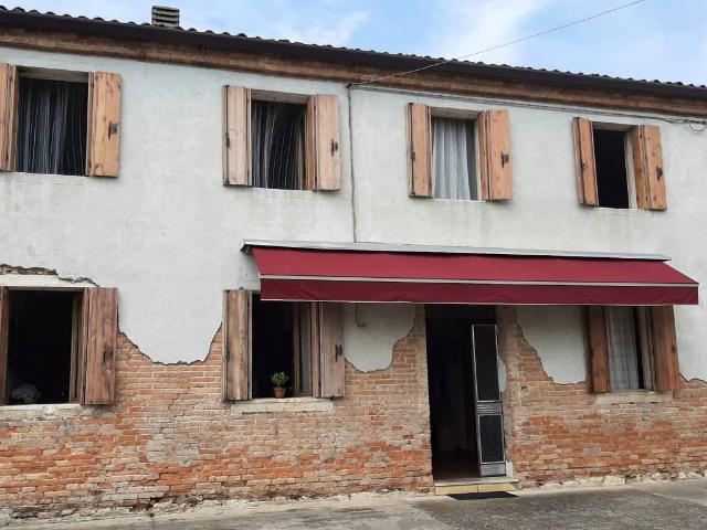 Villa Indipendente in vendita a Montagnana, Veneto