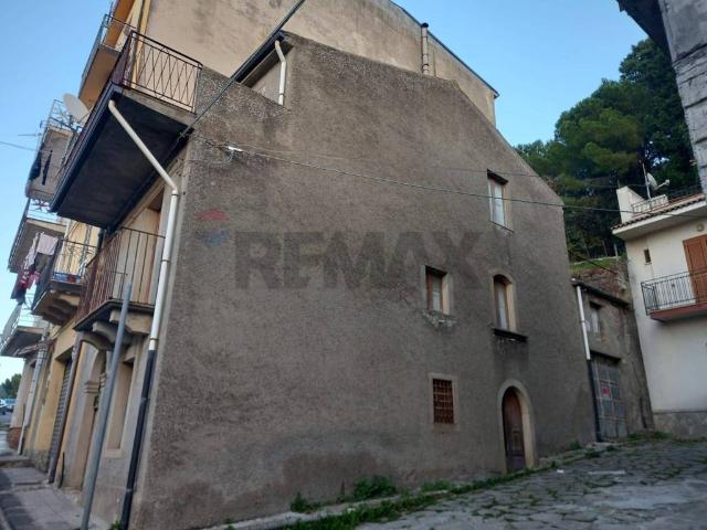 Villa Indipendente in vendita a Montalbano Elicona, Sicilia