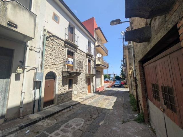 Villa Indipendente in vendita a Montalbano Elicona, Sicilia