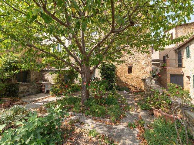 Villa Indipendente in vendita a Montalcino, Toscana