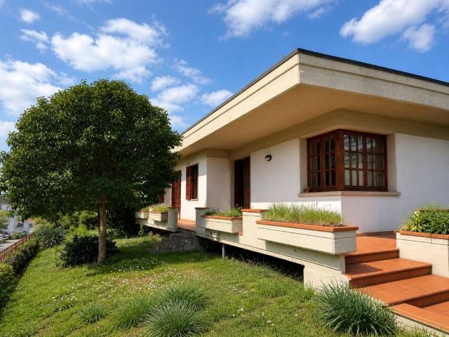 Villa Indipendente in vendita a Montale Alto, Montale