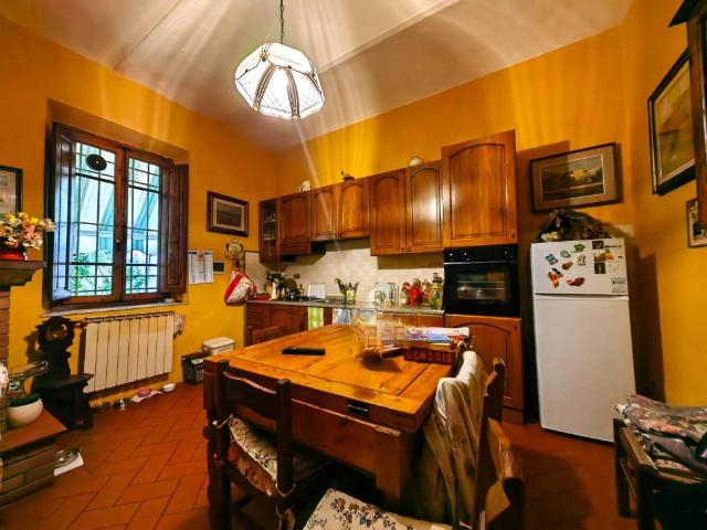 Villa Indipendente in vendita a Montale, Toscana