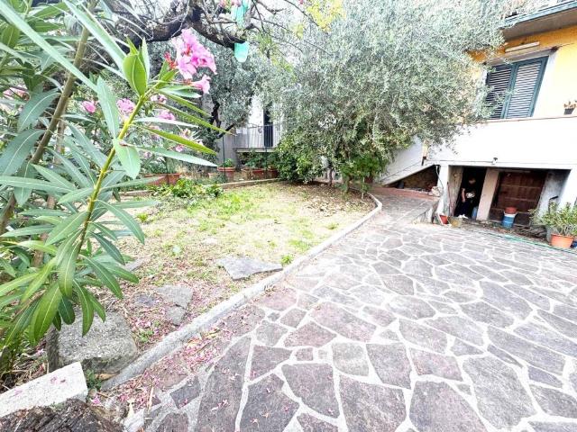 Villa Indipendente in vendita a Montale Alto, Montale