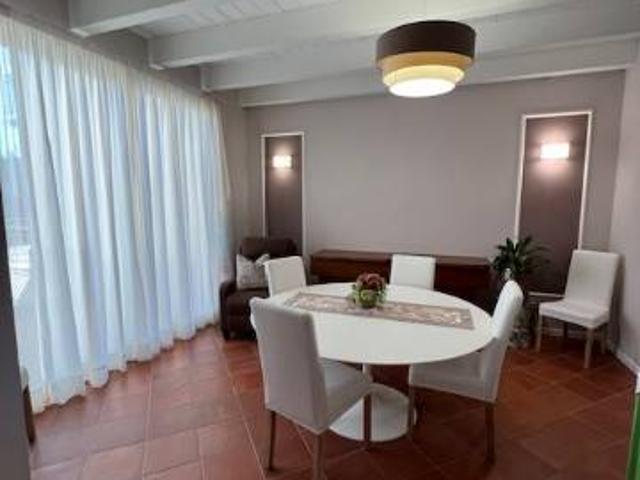 Villa Indipendente in vendita a Montale, Toscana