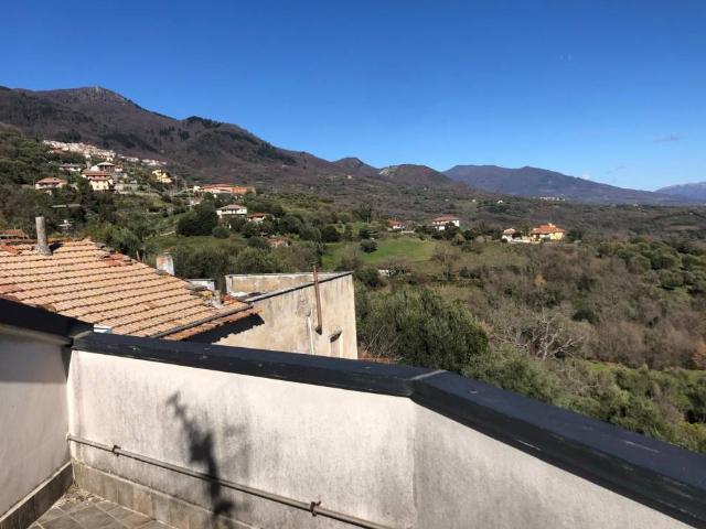 Villa Indipendente in vendita a Montano Antilia, Campania