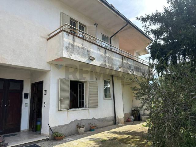 Villa Indipendente in vendita a Montaquila, Molise
