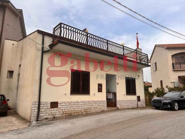 Villa Indipendente in vendita a Montaquila, Molise