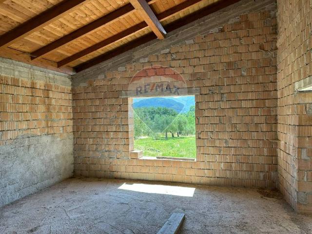 Villa Indipendente in vendita a Montaquila, Molise